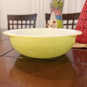Vintage Pyrex 024 Lime Green 2 Quart Casserole Dish Lid 1970s EUC